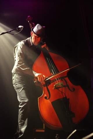Kiss my frogs Rémi Auclair-contrebasse Kiss my frogs Rémi Auclair-contrebasse